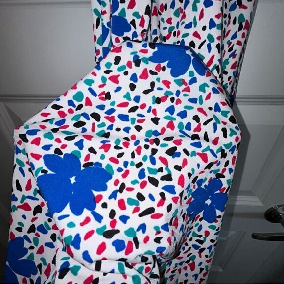 VICKYTIEL Floral Funfetti Print Split Short Sleeve Full Wrap Hi-Low Dress - Picture 14 of 15